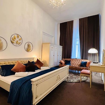 Csaky Palace Bratislava 1 Apartment Luaran gambar