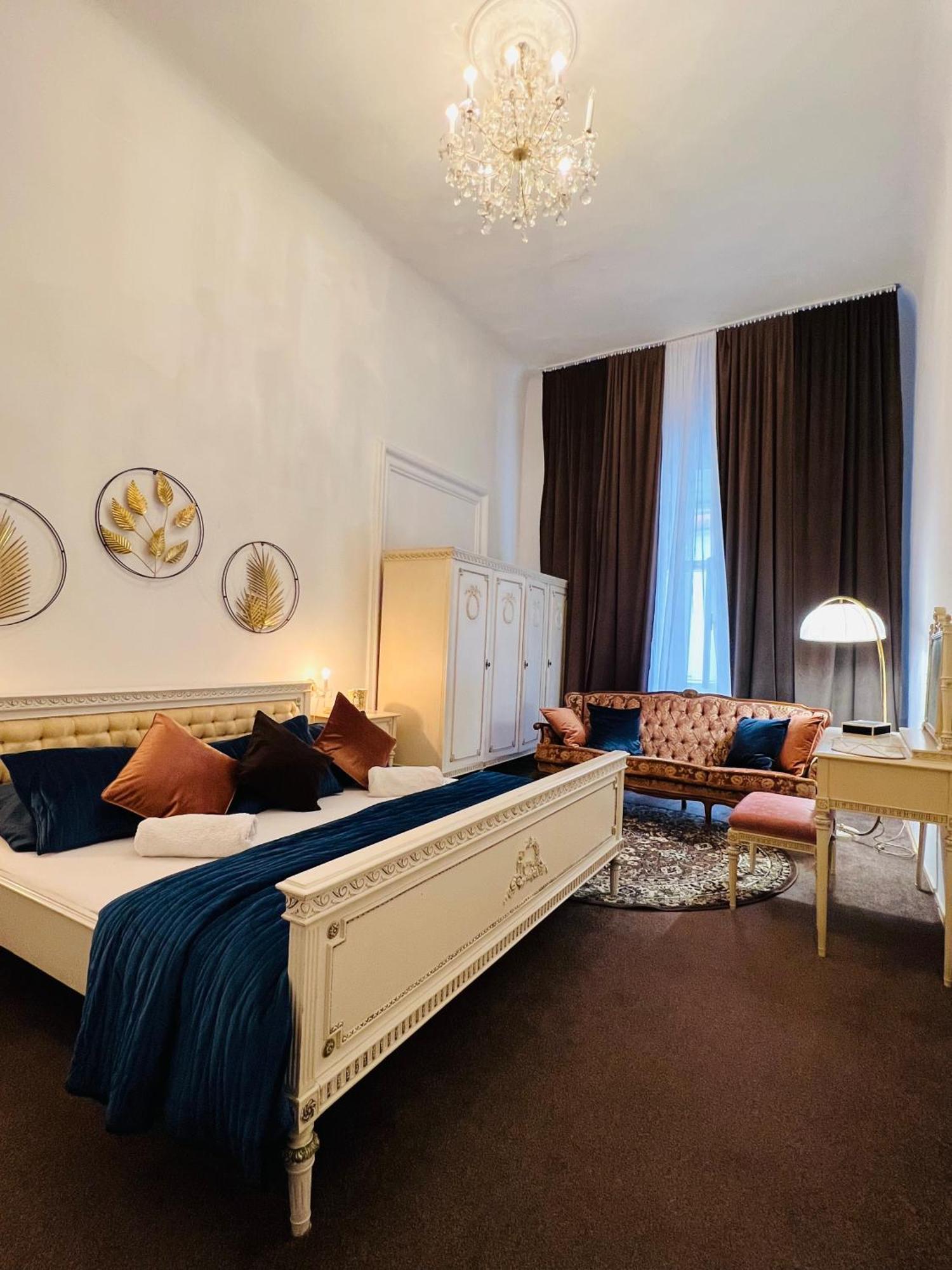 Csaky Palace Bratislava 1 Apartment Luaran gambar