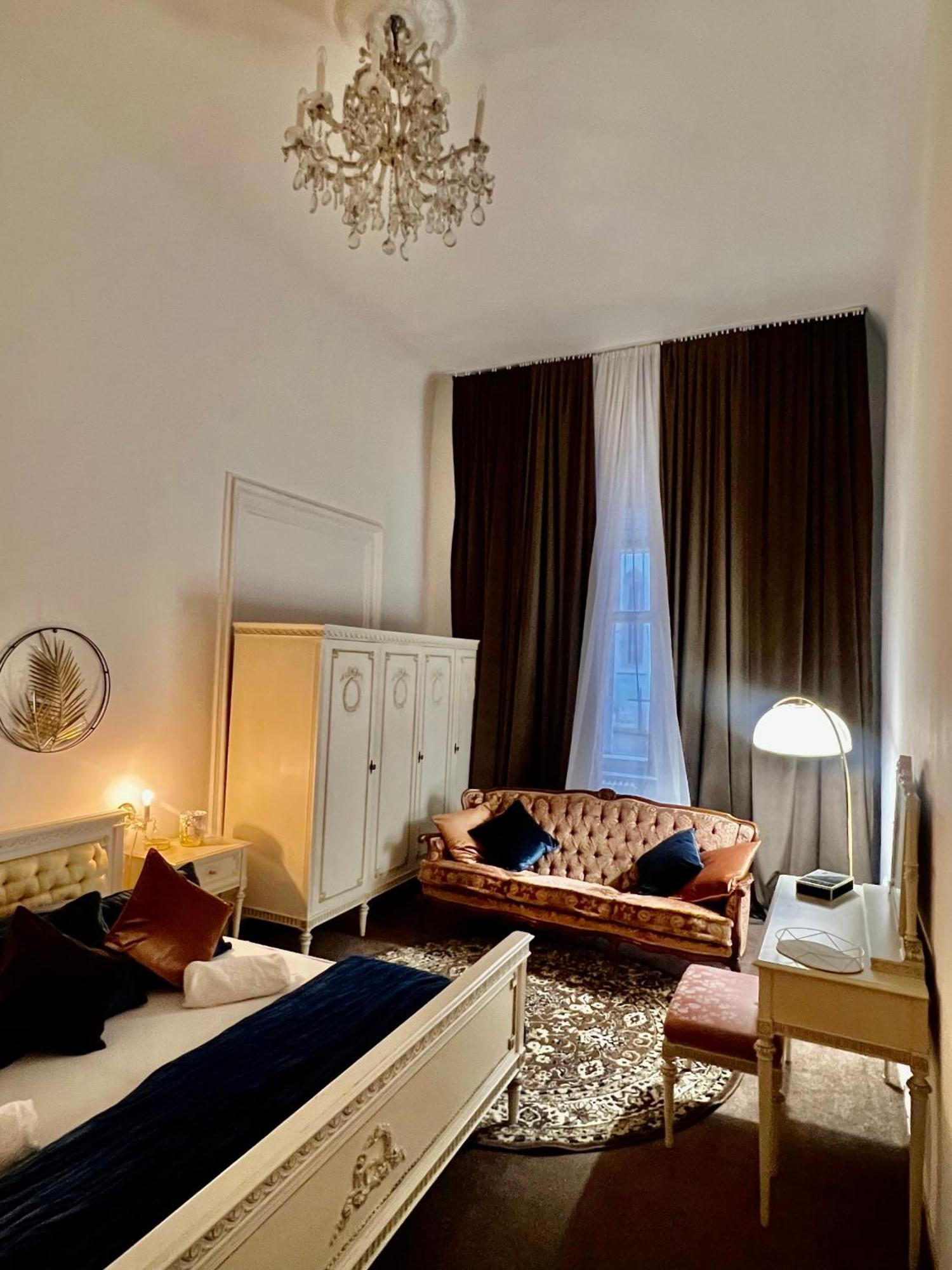 Csaky Palace Bratislava 1 Apartment Luaran gambar