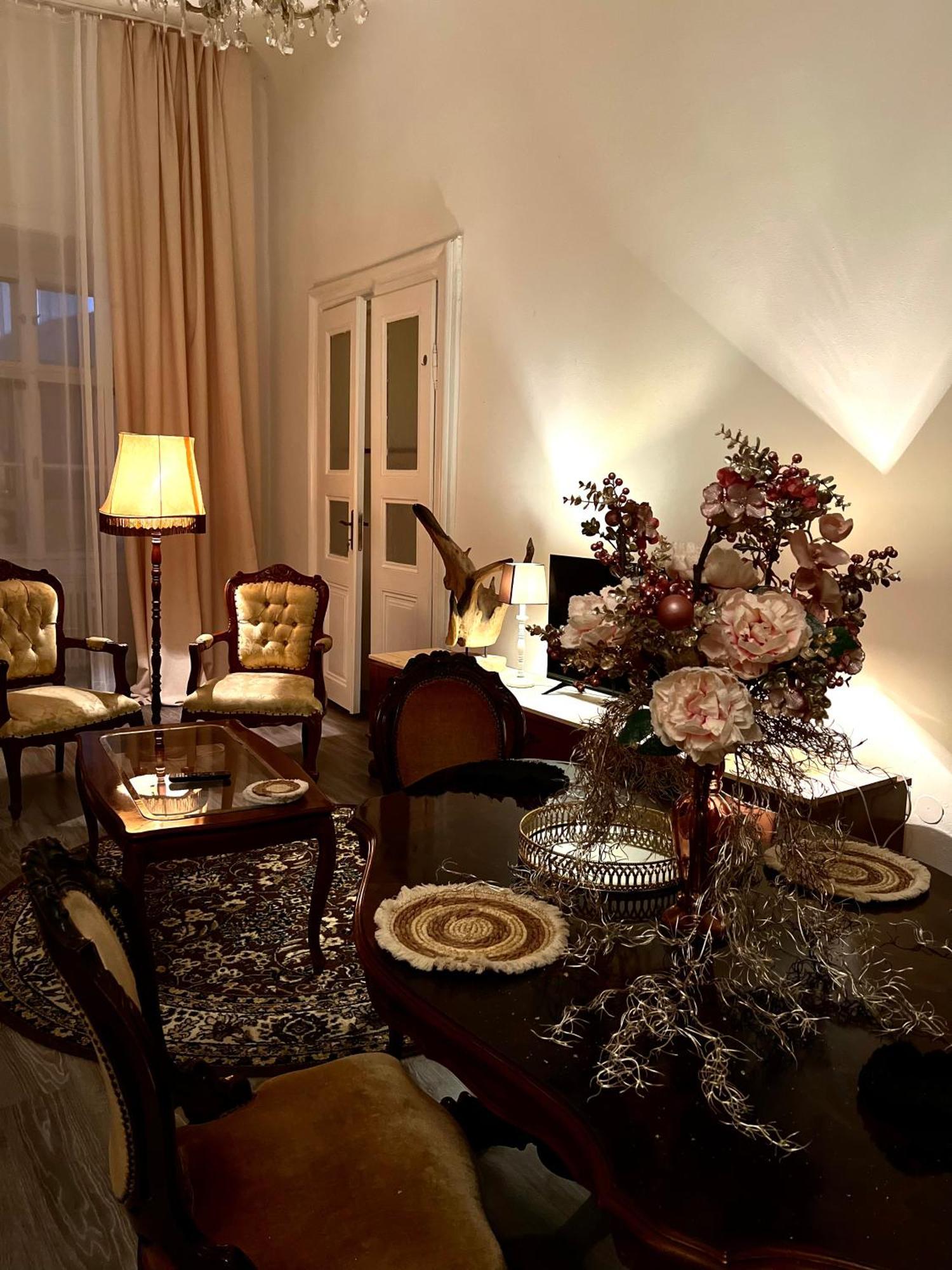 Csaky Palace Bratislava 1 Apartment Luaran gambar